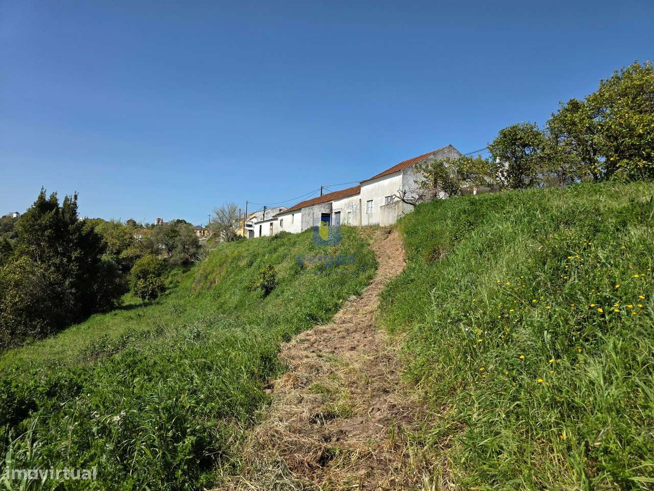 Quintinha com 12.484m2 de Terreno e 260m2 de área bruta. Possibilidad-26