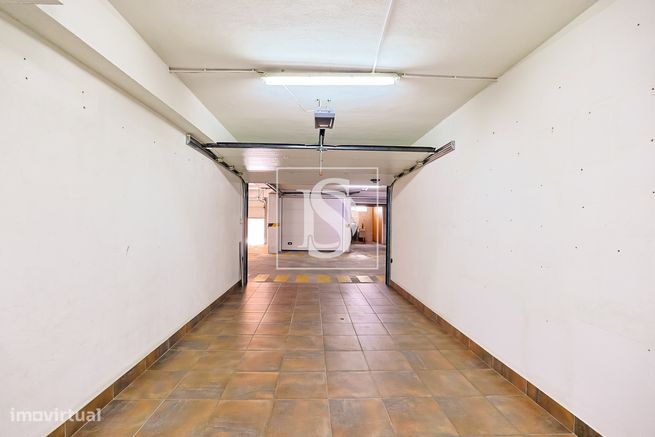 T3 c/ NOVO, Mobilado, c/ Terraço, Churrasqueira e Duas Garagens – Cent-38