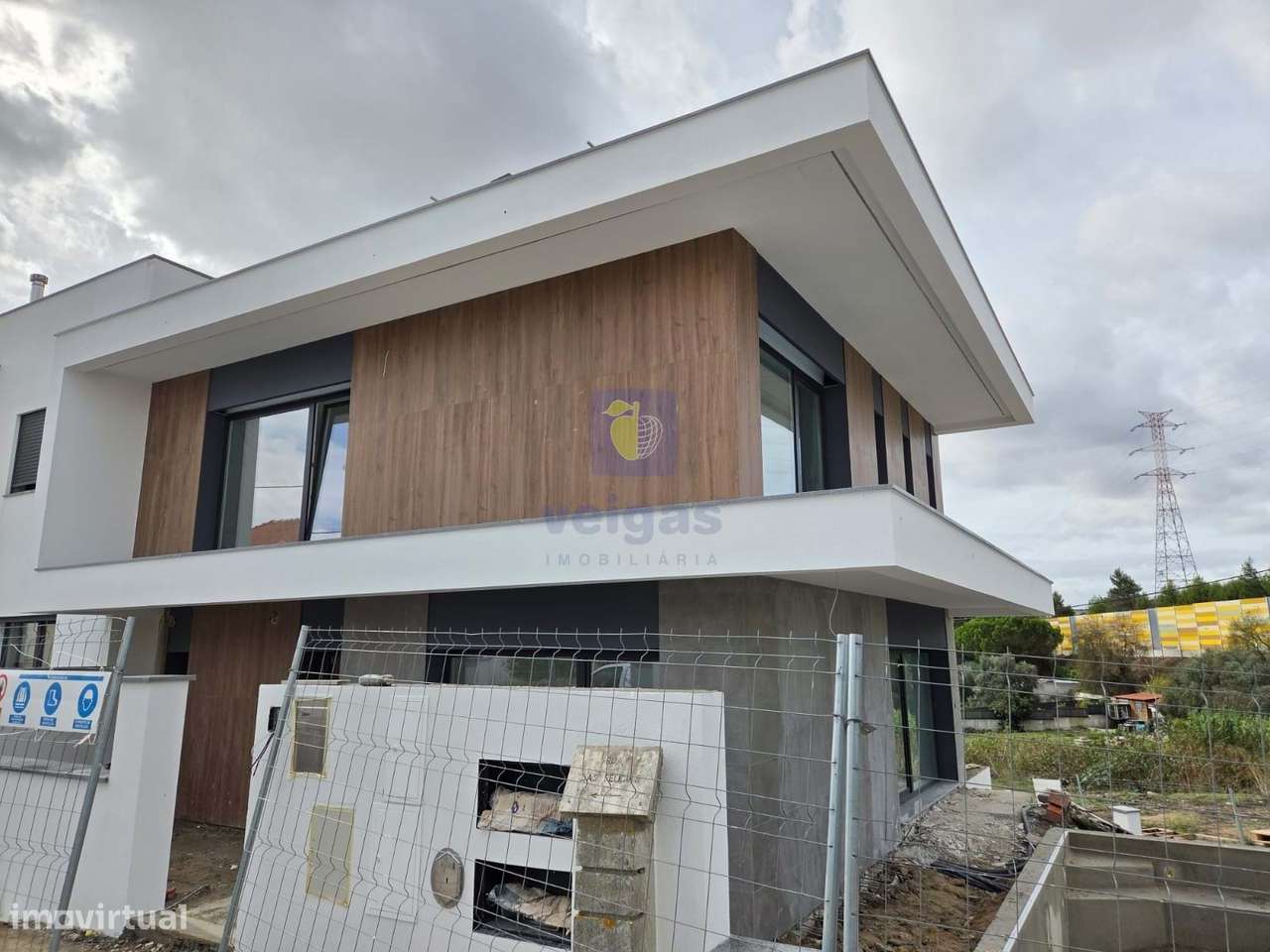 Moradia T4 C/ Piscina -  Bairro Primavera-16