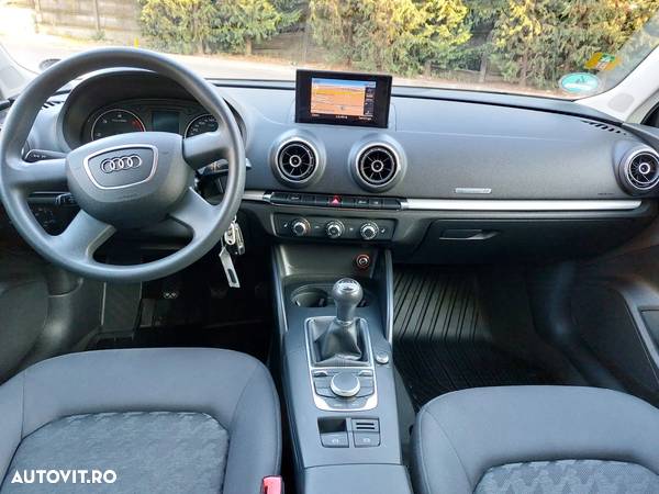 Audi A3 Sportback 2.0 TDI quattro Ambiente - 11