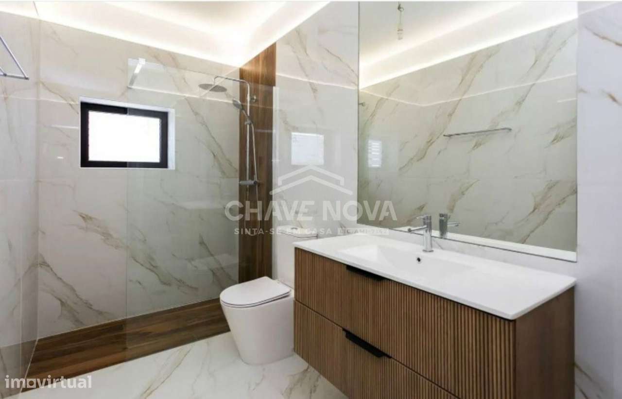 Apartamento T2 Renovado com Lugar de Garagem – Rua de Serralves, Porto-8