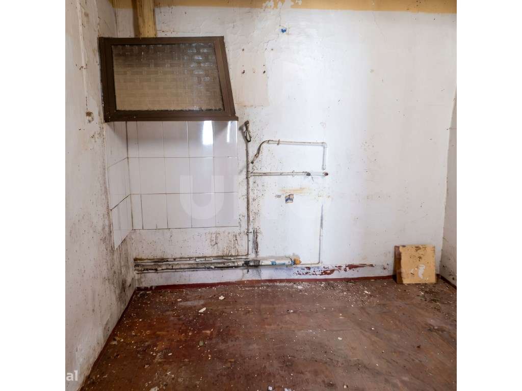 Moradia para remodelar em Barbacena - Elvas-10