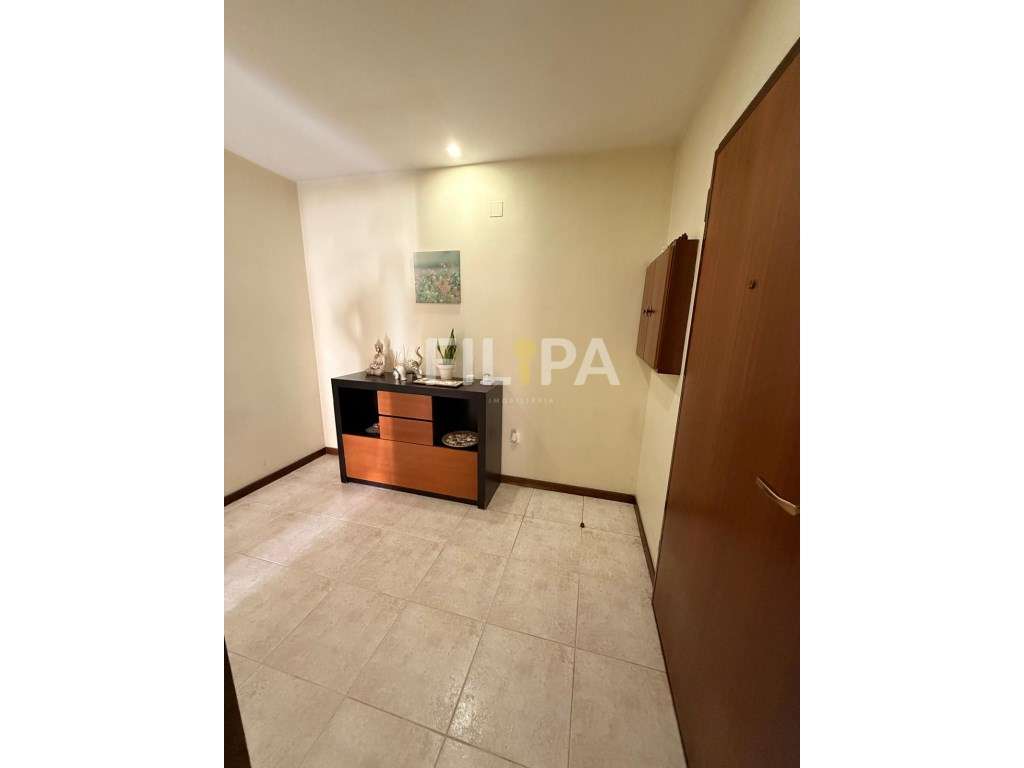 T2 no Último Andar com Varanda, Garagem e Arrumo em Valongo-16