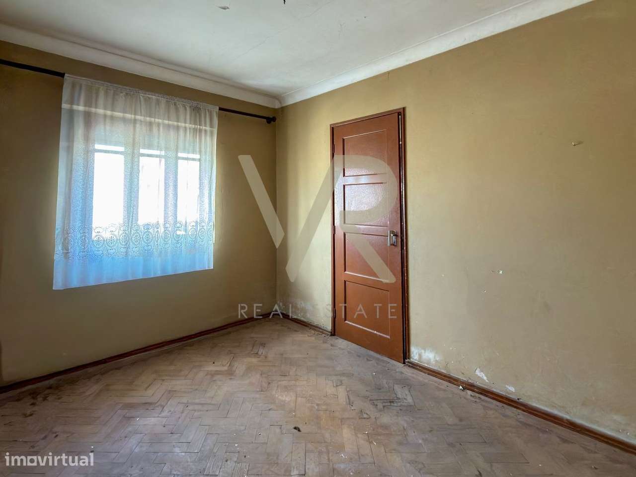 Moradia com Grande Potencial de Remodelação | Possibilidade de T5 |-5