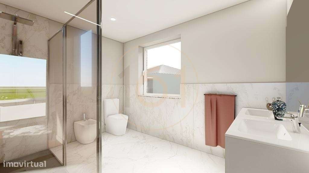 Excelente moradia T3 de 4 frentes em zona nobre de Leça da Palmeira-24