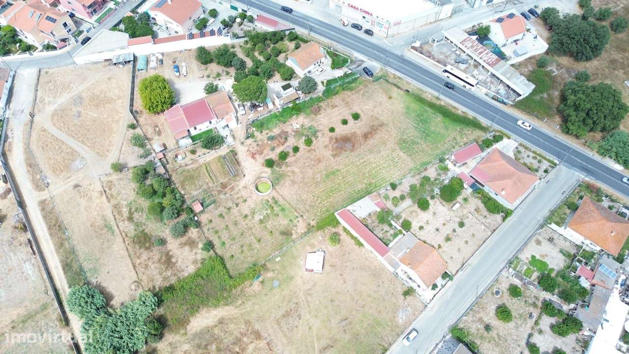 Terreno Urbano de 2406 m2 em Santo António da Charneca-10