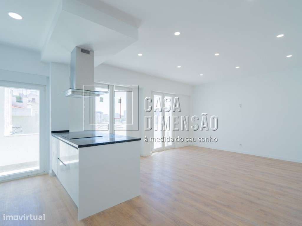 Apartamento de tipologia T3 com varandas em Benfica!! - Grande imagem: 4/32