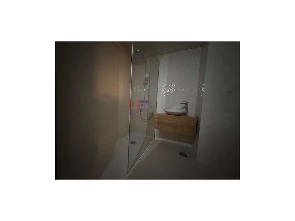 Apartamento T1 Novo com Varandas e Vistas Deslumbrantes em Coimbra.-18