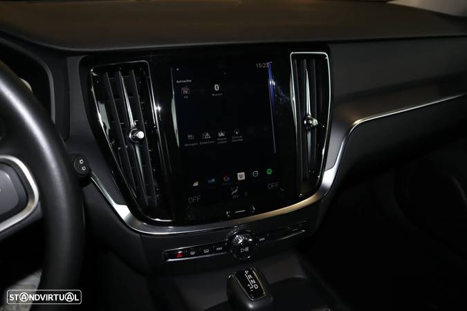 Volvo V60 2.0 D3 Momentum Geartronic - 21