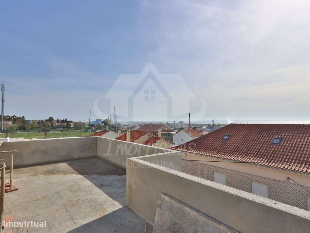 Moradia V4 nova com piscina no Bairro Sol Tejo, São João da Talha-8