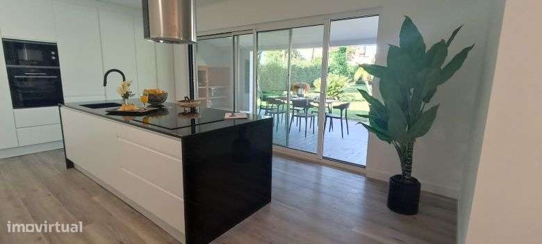 Moradia Independente T4 na Herdade da Aroeira com piscina, garagem a 2-6