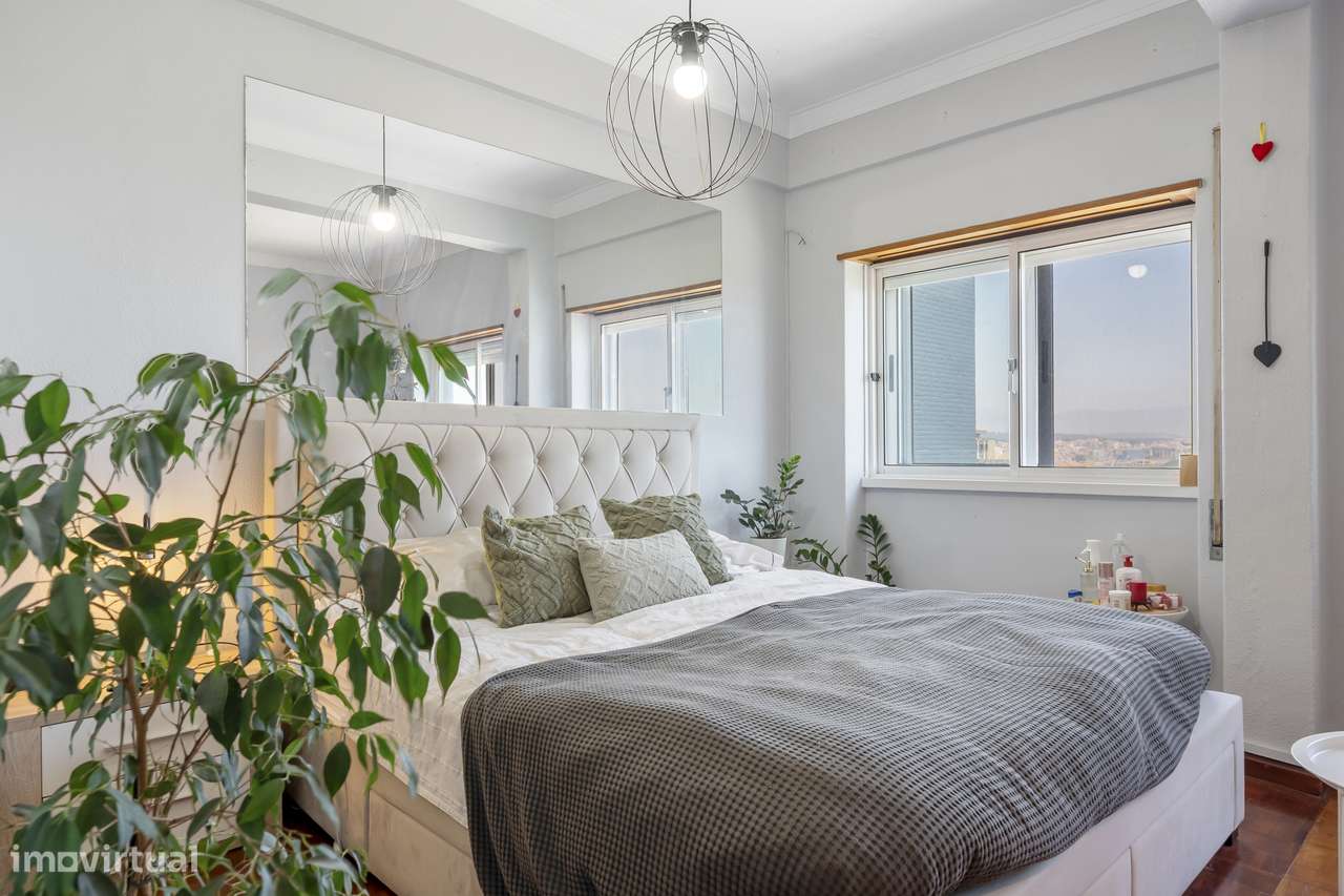 Apartamento T3 Transformado em T2 com Vista sobre o Rio Tejo-12