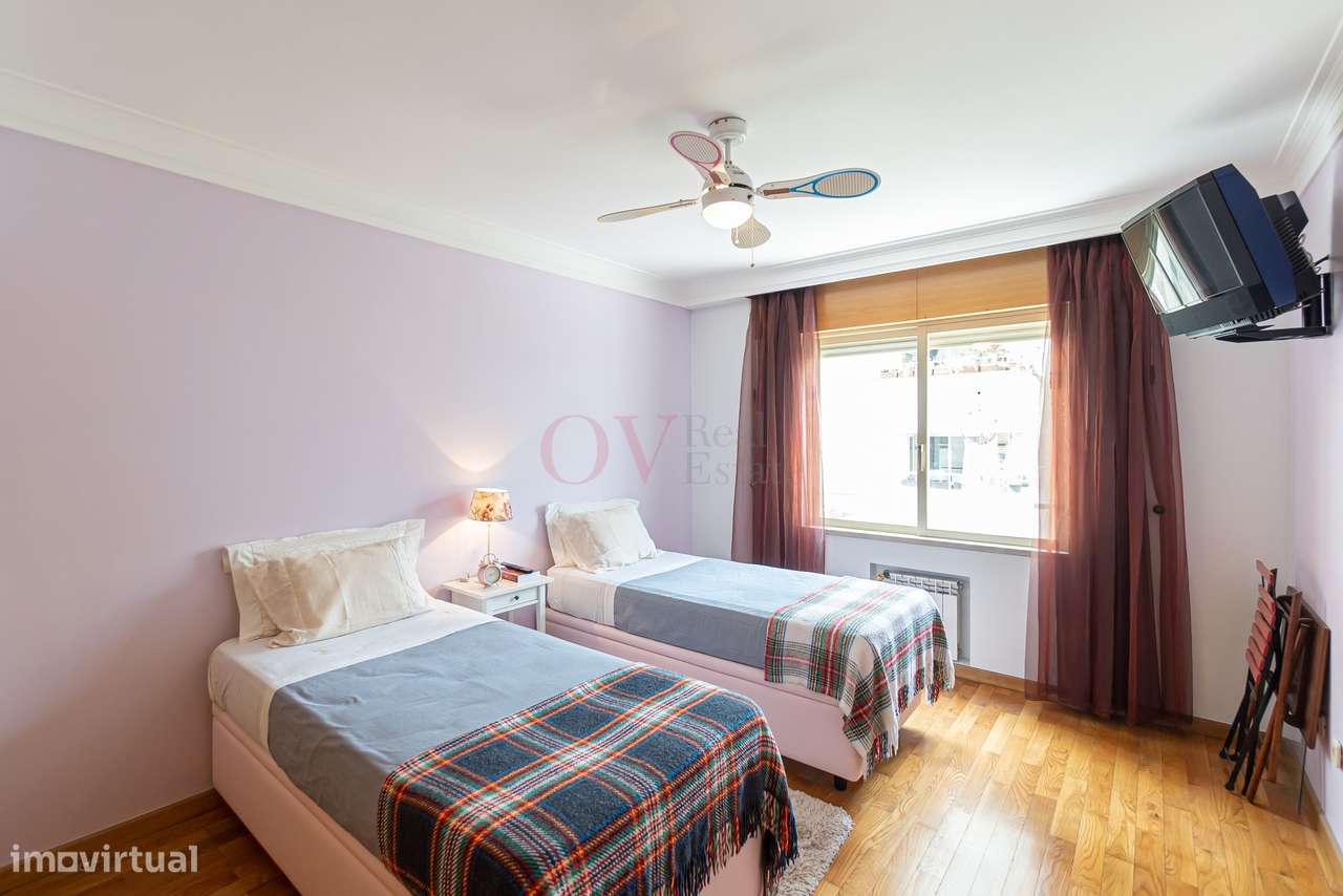 Para venda, apartamento T5 Rua Domingos Sequeira Porto, com varandas,-17