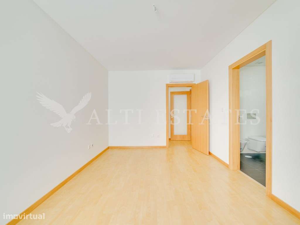 Apartamento Duplex T3 Virado a Sul com Vista Mar, Pronto a Estrear-12