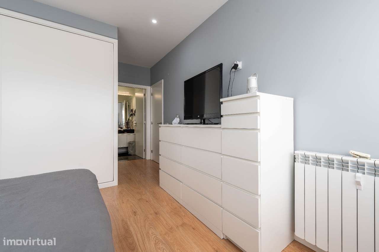 Moradia T4, em banda, de cave, rés-do-chão e andar, como nova!-15