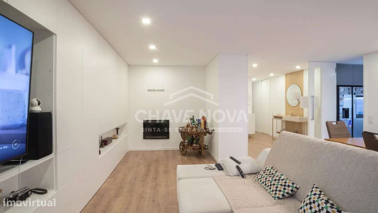 Apartamento T3 Renovado em São João da Madeira-6