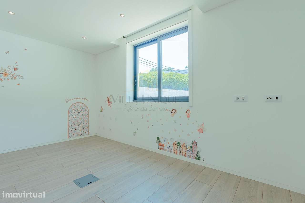 Moradia T4 Moderna com 3 Suítes em Terreno de 460m2-35
