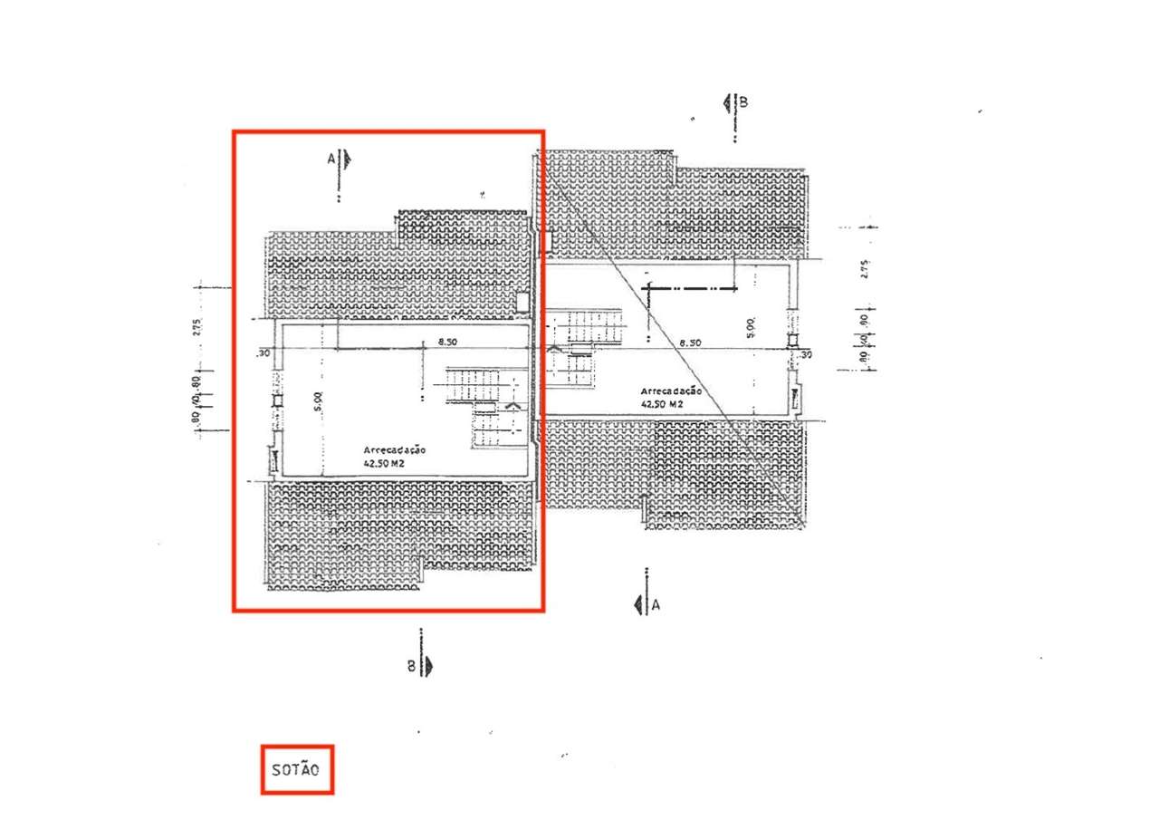 Moradia remodelada com jardim, garagem e vista desafogada, Algueirão,-48