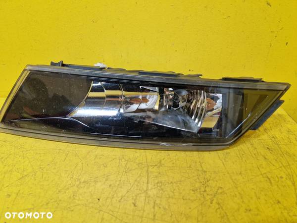 SKODA SUPERB III HALOGEN PRAWY PRZOD 3V0941700 - 3