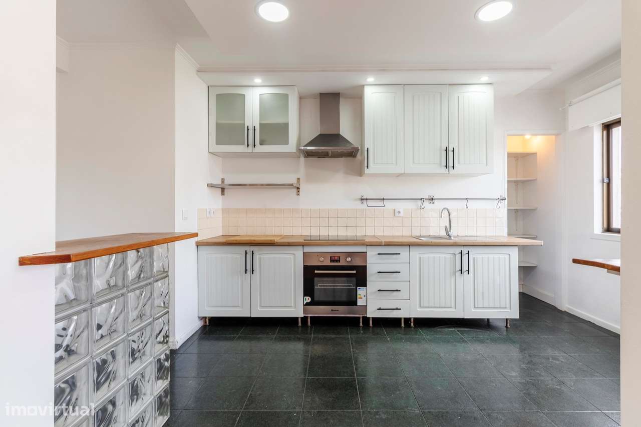 Apartamento T2 c/ Varanda em Agualva, Sintra-7