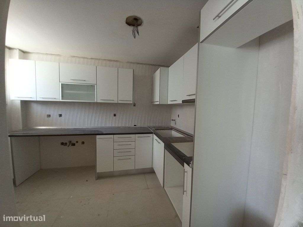 Apartamento T4 Remodelado em Afonsoeiro, Montijo - Grande imagem: 2/19