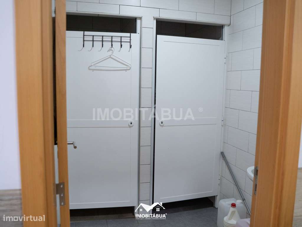 Espaço comercial com habitação T5 no centro da vila-41