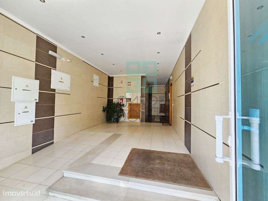 Espaçoso apartamento T3, com parqueamento, junto centro de Loulé, A...-58