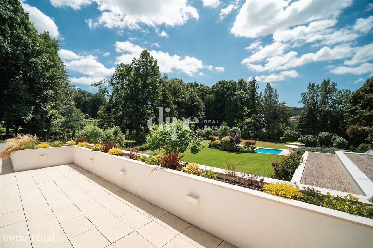Luxuosa Propriedade T5 com piscina, lago, bosque e jardins-11