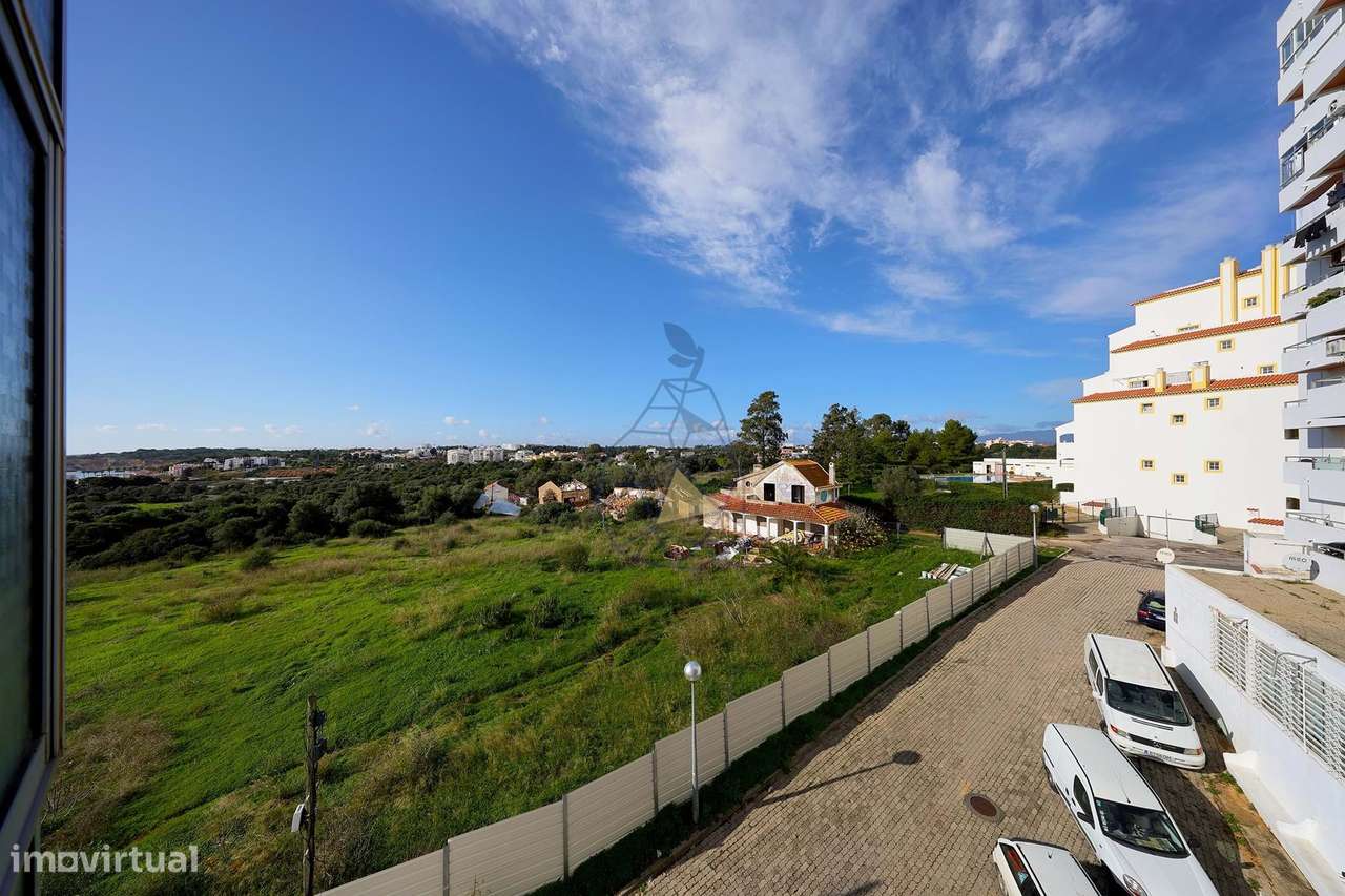 Apartamento de 2 Quartos com Vista Mar e Piscina  a 300m da Praia da R-22