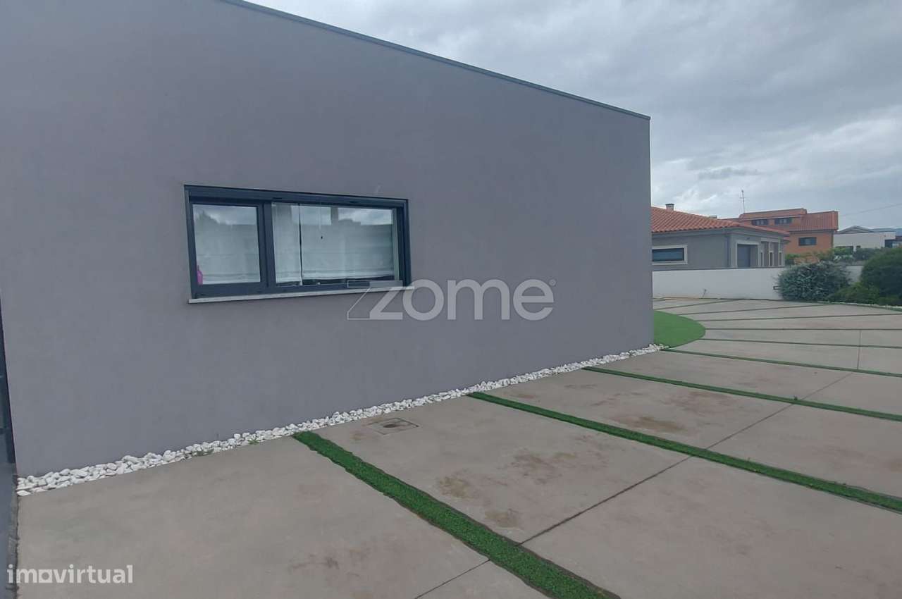 Moradia Térrea V3 com Piscina, Garagem e Terreno de 1.990 m² – Bust...-4