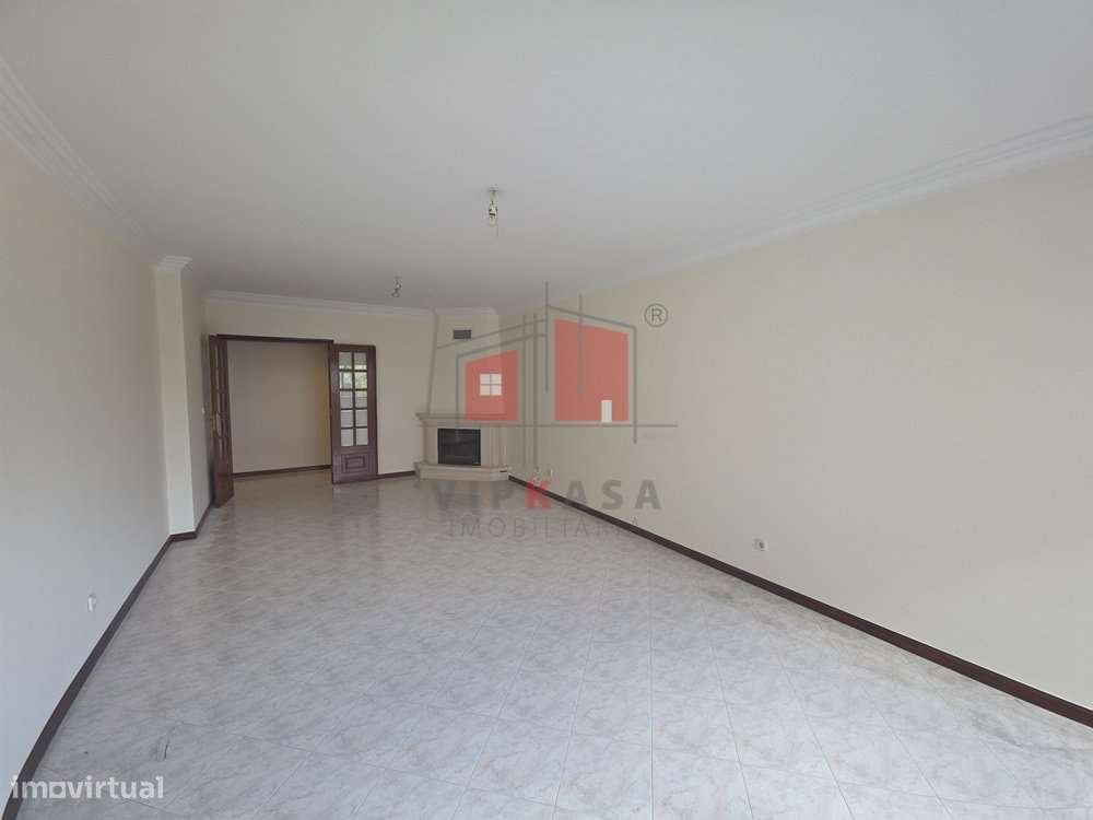Apartamento T2 com Garagem-5