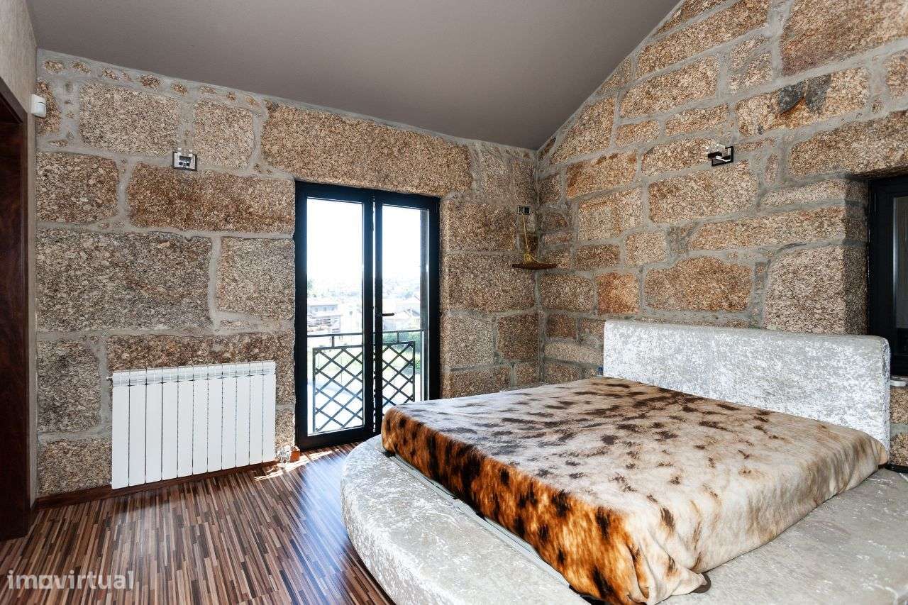 Moradia com Piscina e Campo de Ténis-18