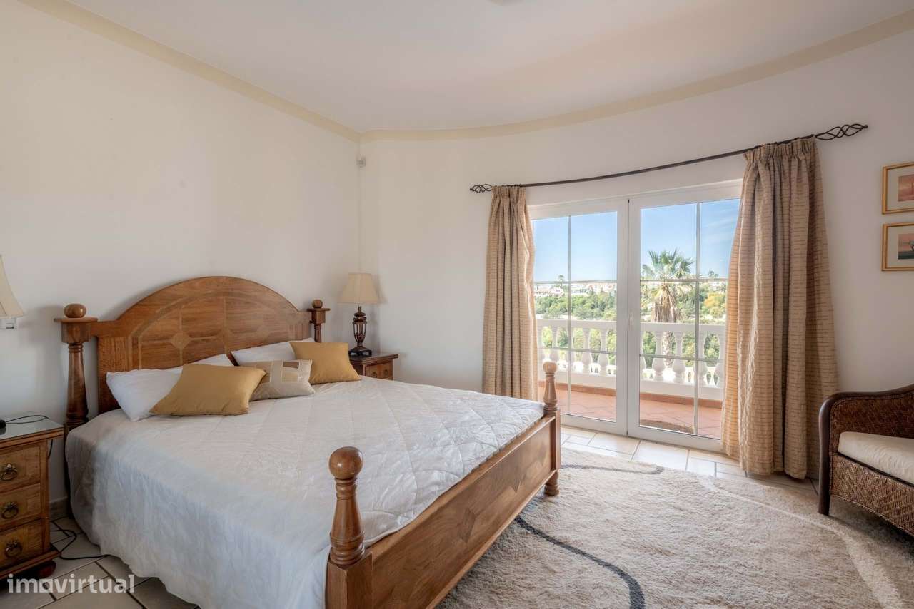 Grande propriedade de golfe com vistas panorâmicas-22