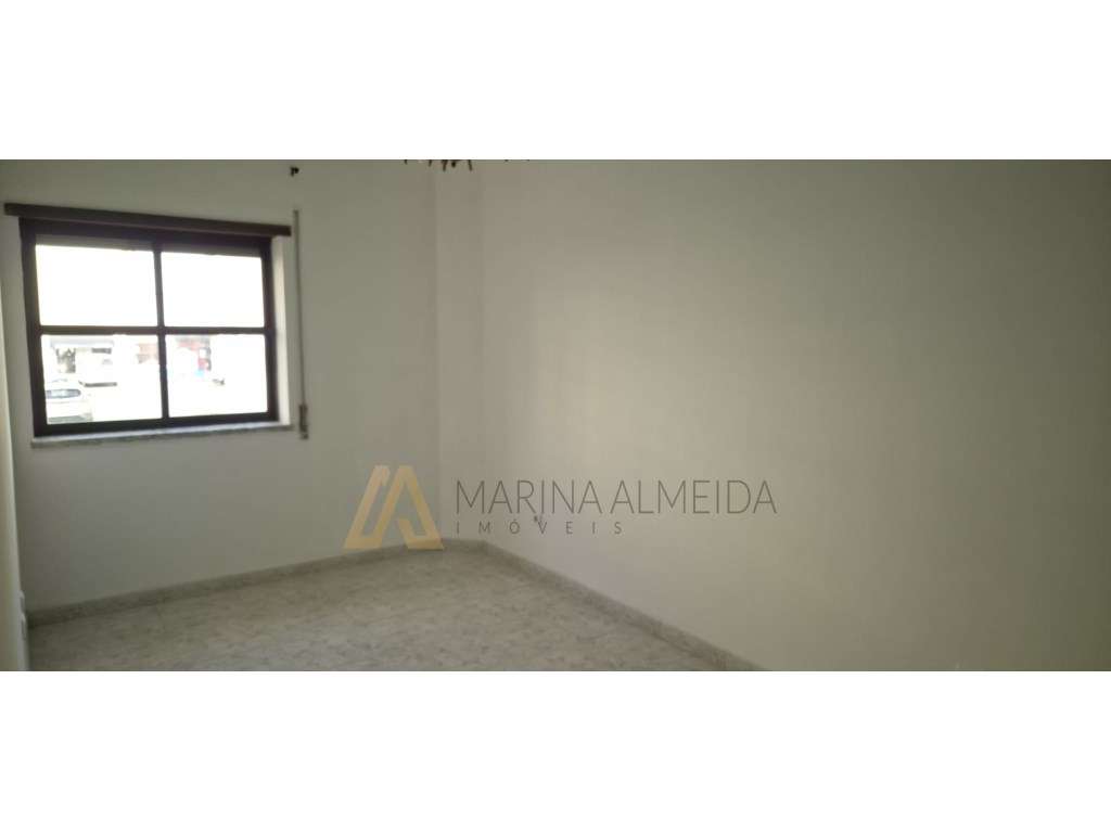 Apartamento t2 ( 3 assoalhadas ), rés do chão com arrecadação, junt...-10