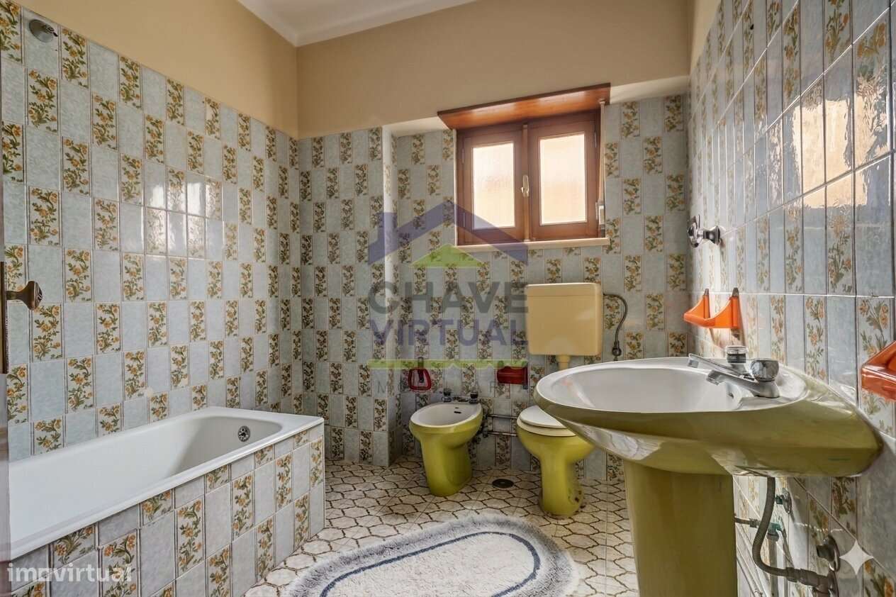 Moradia V3 com Terreno Urbano e Garagem - Seixal, Lourinhã-18