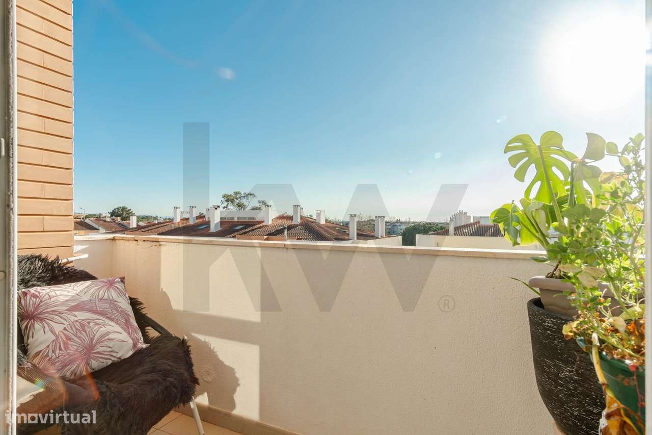 Apartamento T3, com Suíte, Arrecadação e Lugar de Garagem - Palhais, B-30