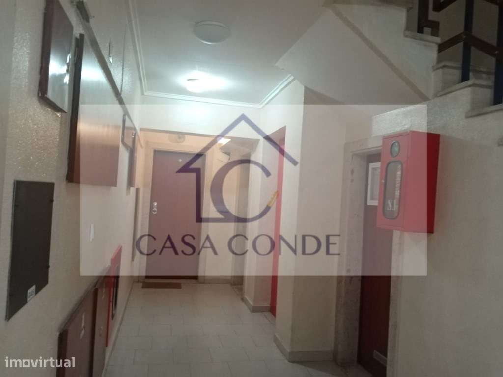 Apartamento T2 Totalmente Remodelado em Corroios-11