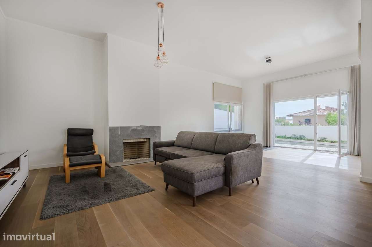 Moradia T4 com Piscina e Terraços Panorâmicos, Parede-11