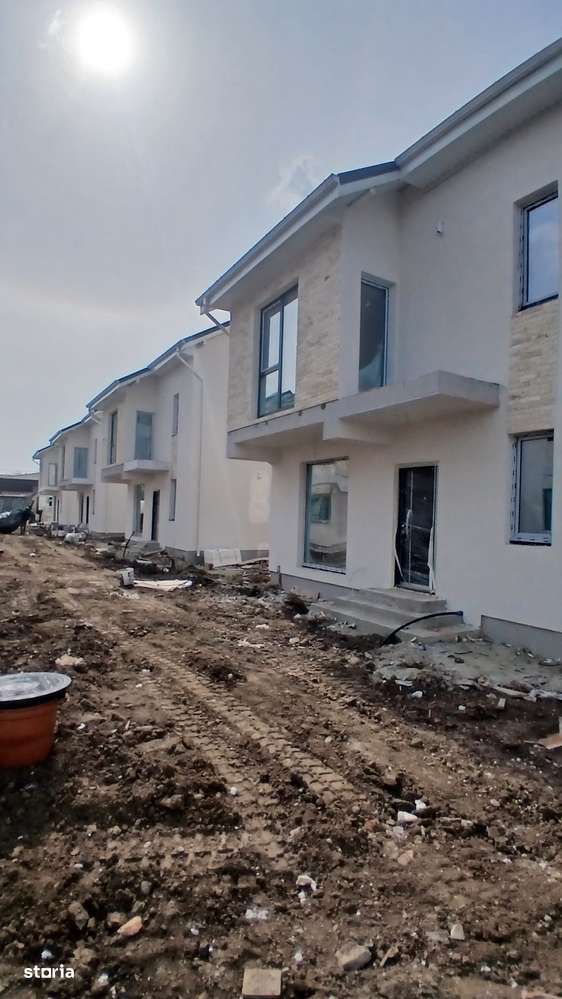 Casă individuală în ansamblu restrâns , acces facil către București-2