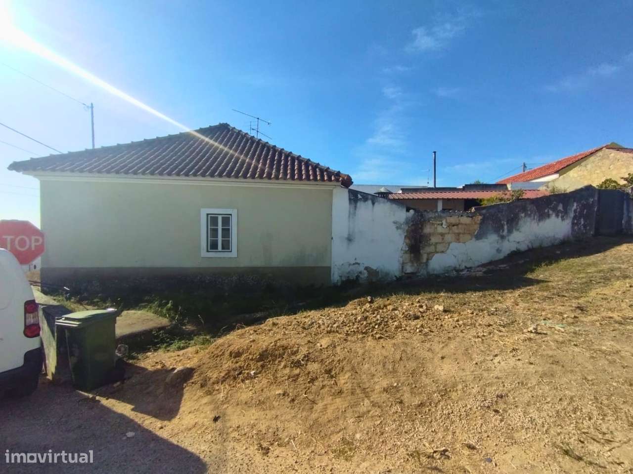 Moradia T3 para renovar na períferia de Santarém - Grande imagem: 2/9