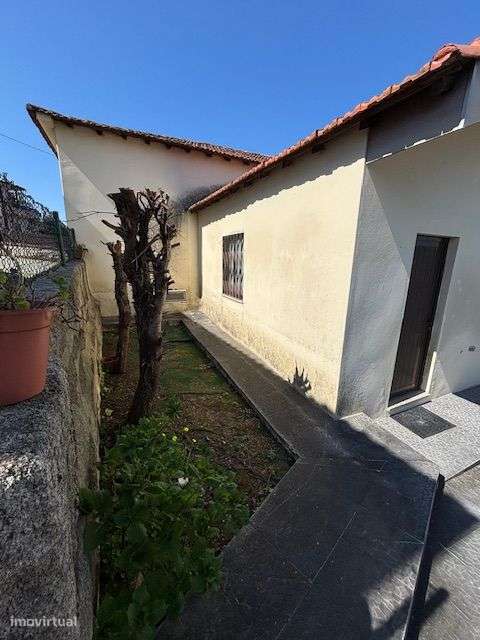 Moradia T2 em São Pedro Fins.-16