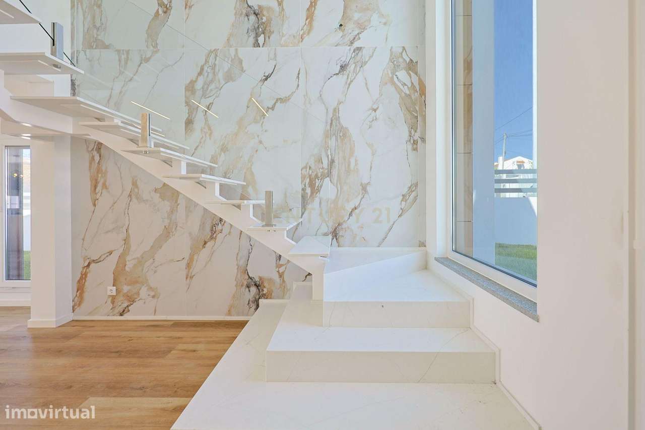 Moradia T4 em Charneca de Caparica, Almada-34