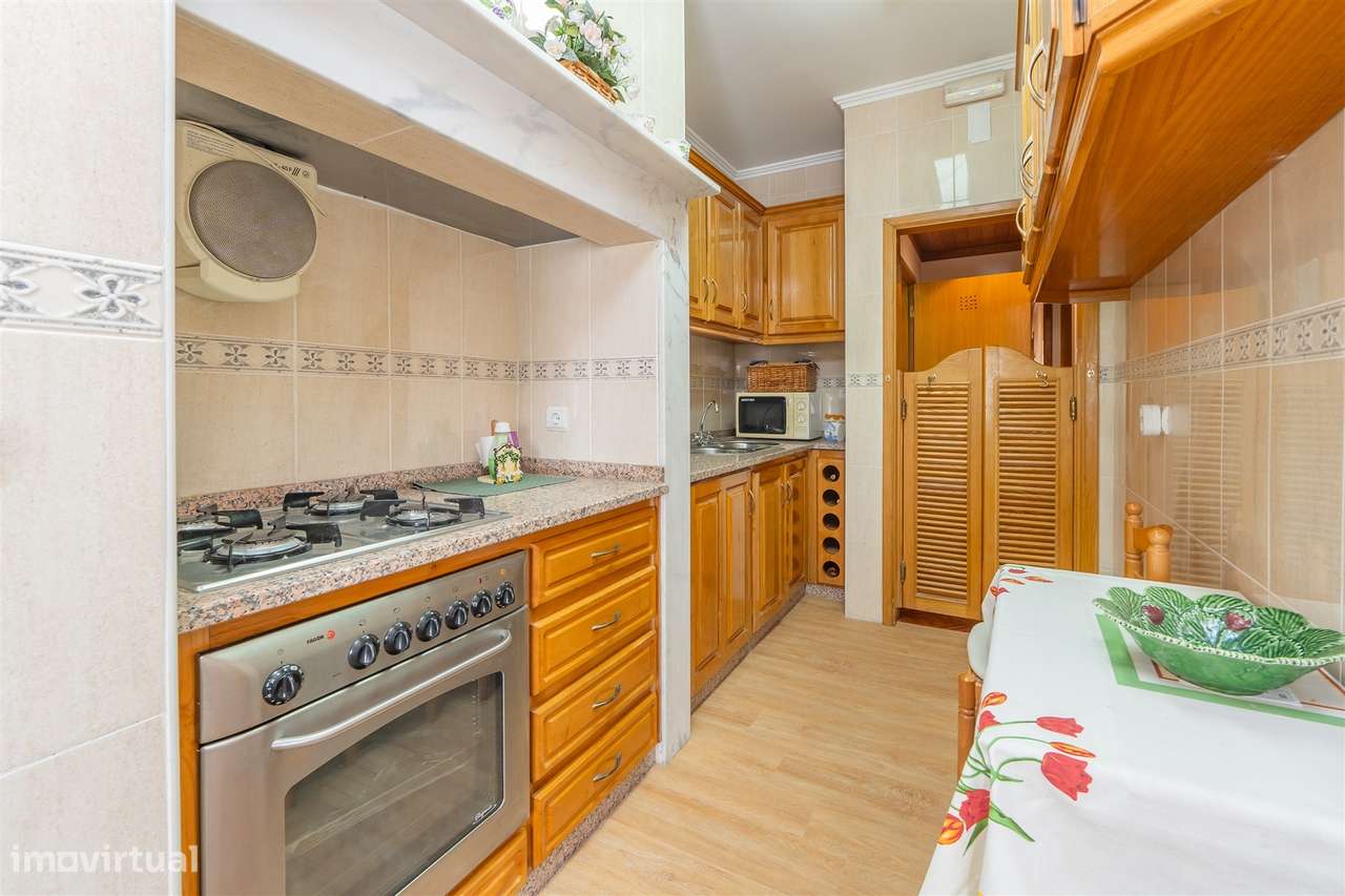 Apartamento T3 em Arroios – Charme clássico no coração de Lisboa-5