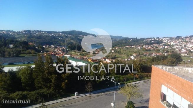 Apartamento T3 em Alpendurada e Matos-1