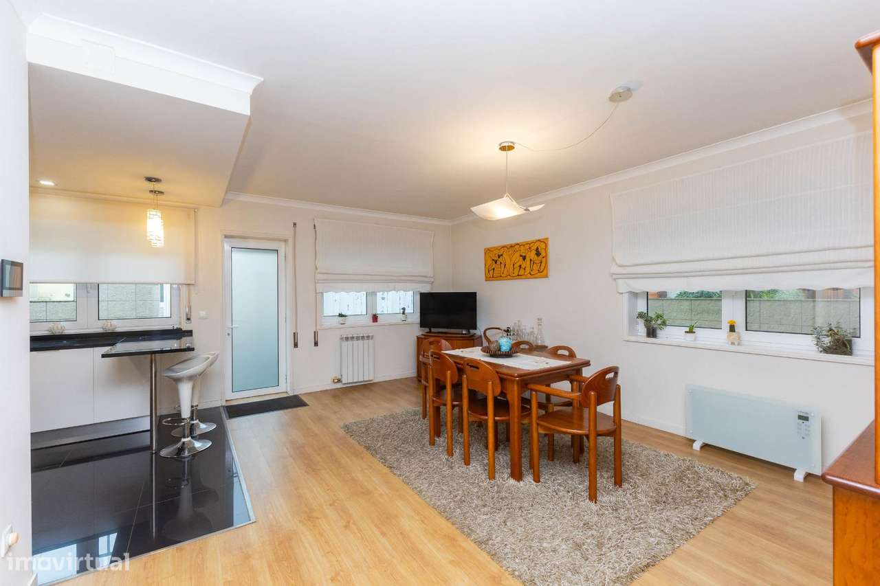 Moradia T4 na Maia – Renovada, 3 Frentes, Terraço e Garagem a...-12