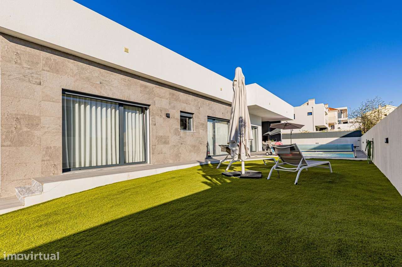 Moradia Térrea T3 c/piscina, lote de 474m² - Única na Caparica-52