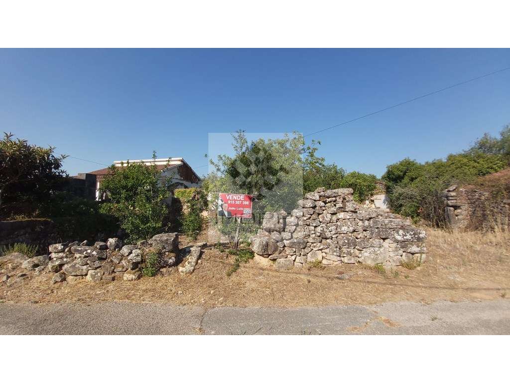 Magnífico lote com ruínas para reconstrução a gosto - Grande imagem: 2/21