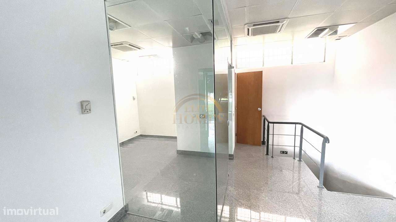 Loja/Escritório com 2 pisos em Alvalade. - Grande imagem: 5/18