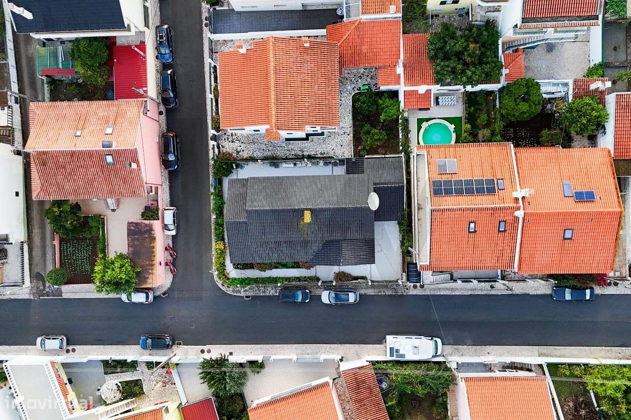 Oportunidade Única! Moradia às Portas de Lisboa com Espaço e Potencial - Grande imagem: 4/60