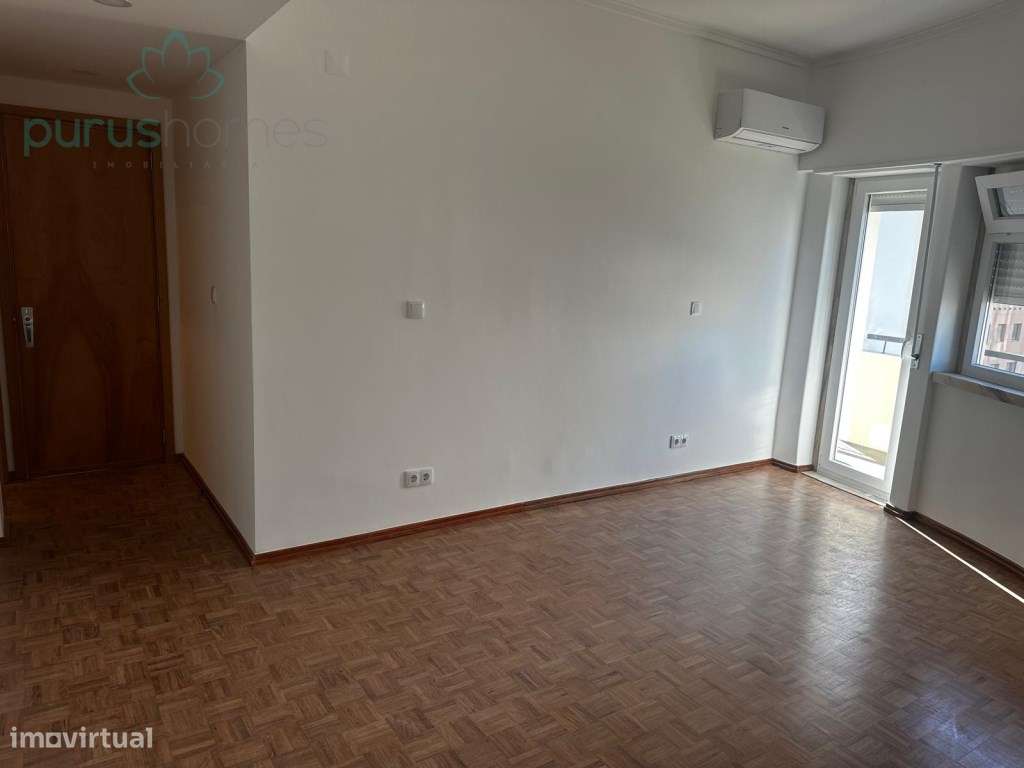 Apartamento T3 Remodelado no Campo Pequeno-22